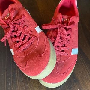 Skechers tennis shoe